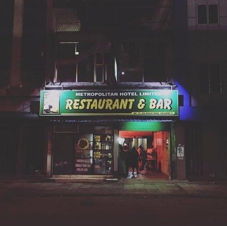 Metropolitan Bar & Restaurant